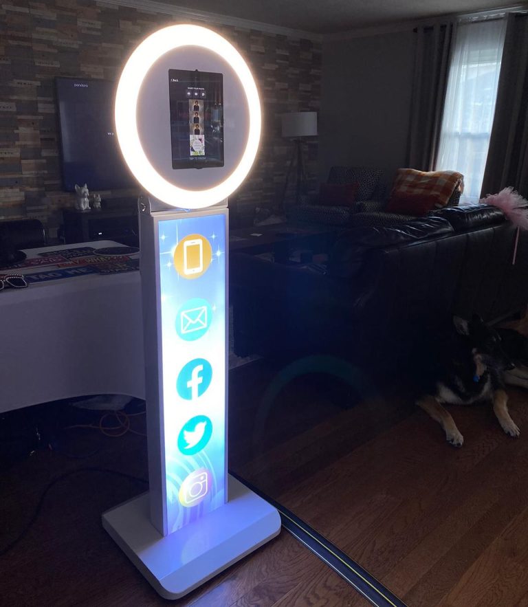 10 Creative Ways to Use a Selfie Photo Booth at Your Houston Celebration